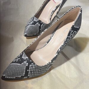 Nine West Black and‎ White Snakeskin Heels